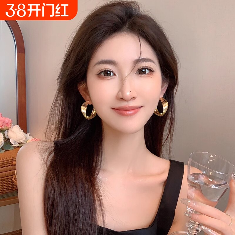 高级感金色复古港风方圆脸圈圈耳环轻奢小众设计耳钉耳圈耳饰金属