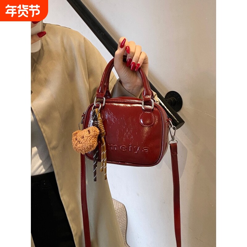 金玉鸟包包女士2025新款秋冬百搭斜挎包时尚超火红色手提小方包