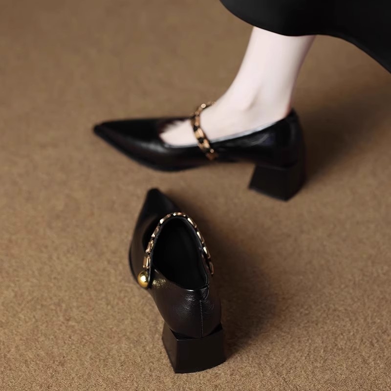 香港夏外穿2025新款爆款配裙子粗高跟鞋真皮法式尖头玛丽珍单鞋女