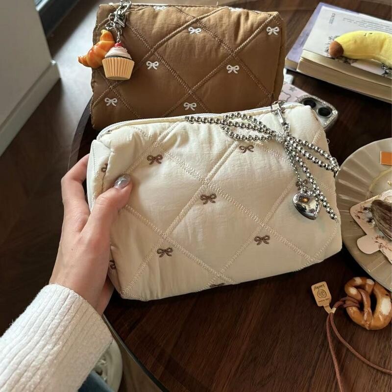 秋冬新款加棉加厚蝴蝶结刺绣大容量化妆包便携收纳洗漱包可爱包包