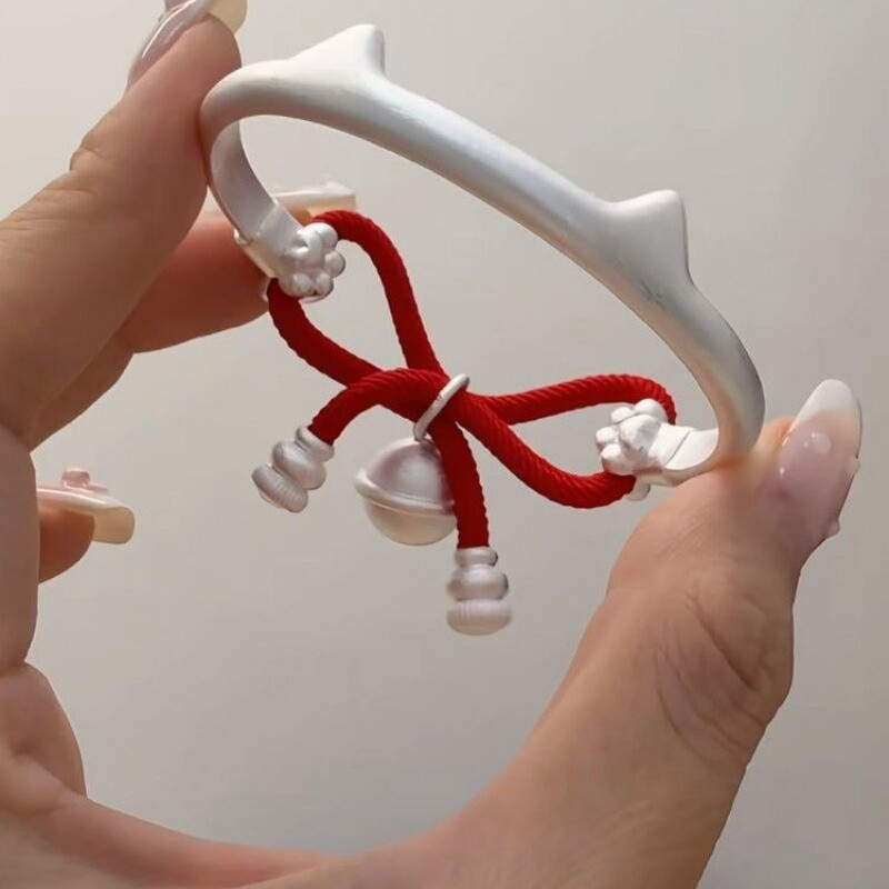 小猫铃铛手镯轻奢精致可爱二次元个性手环百搭日常可爱甜美配饰