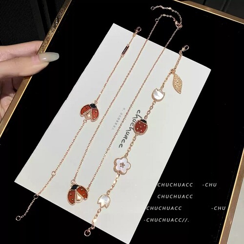 红玛瑙瓢虫项链18K金七星瓢虫手链女动物款小众轻奢贝母锁骨链女