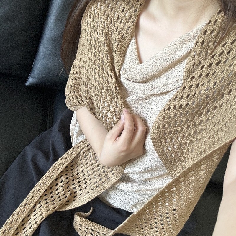 针织镂空纯色披肩女2025新款空调房百搭护颈防晒三角巾洋气围巾