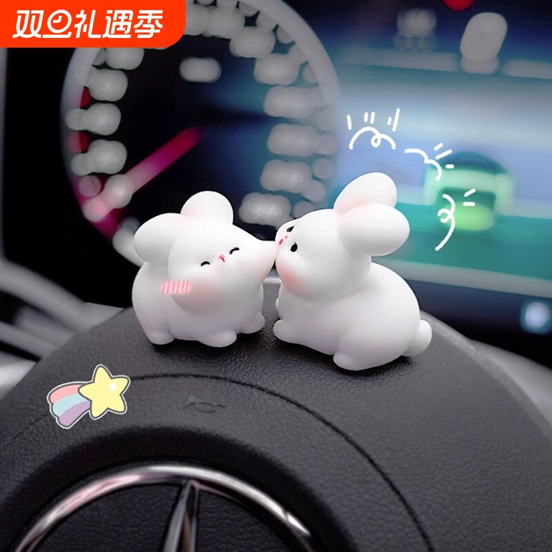 车内饰品摆件网红可爱亲脸小动物汽车中控台屏幕后视镜车载装饰品