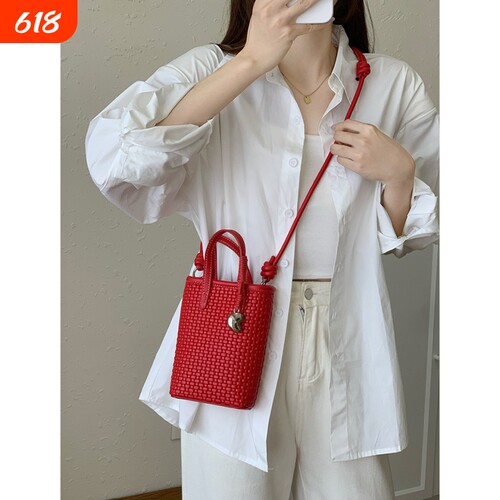 精致爆火小众编织包包女2026新款夏天流行百搭斜挎包小拎包手机包