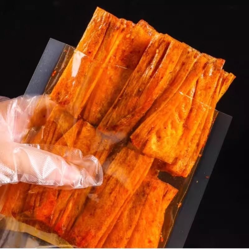 怀旧零食小零食香辣豆腐皮手撕麻辣手工豆卷辣条辣片休闲零食小吃