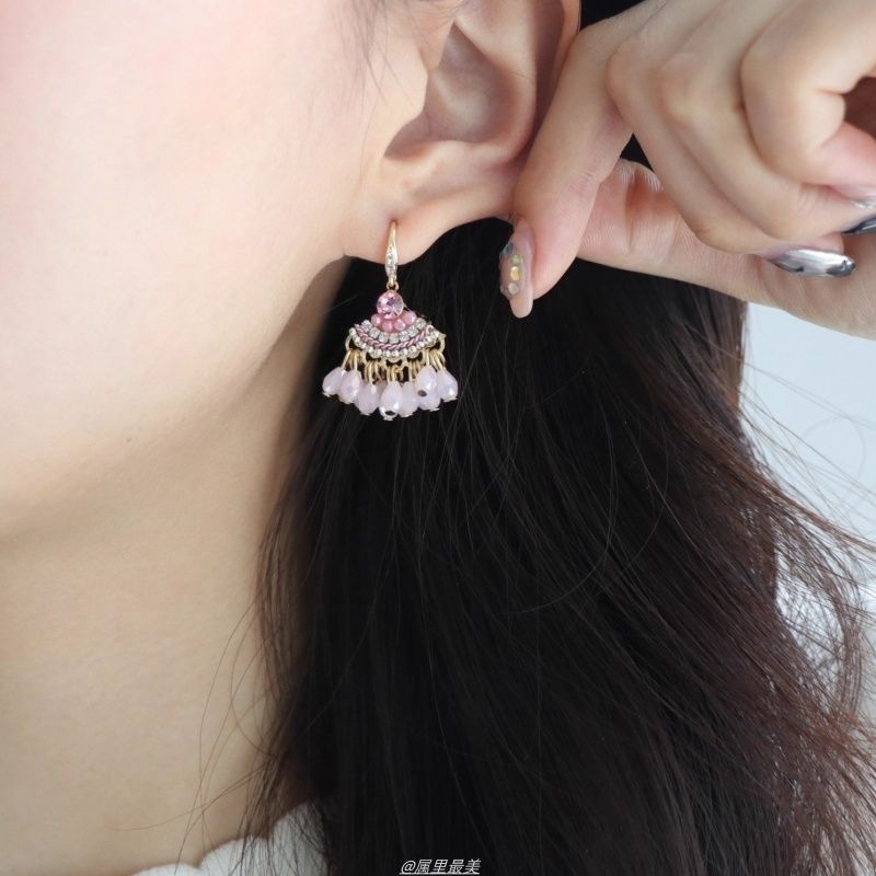 因缺斯汀粉色裙摆小众民族风水晶流苏耳环无耳洞蚊香盘耳夹女水滴