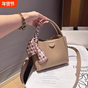 店酷奇高级感手提包包女新款时尚水桶包通勤百搭单肩斜挎包流行款