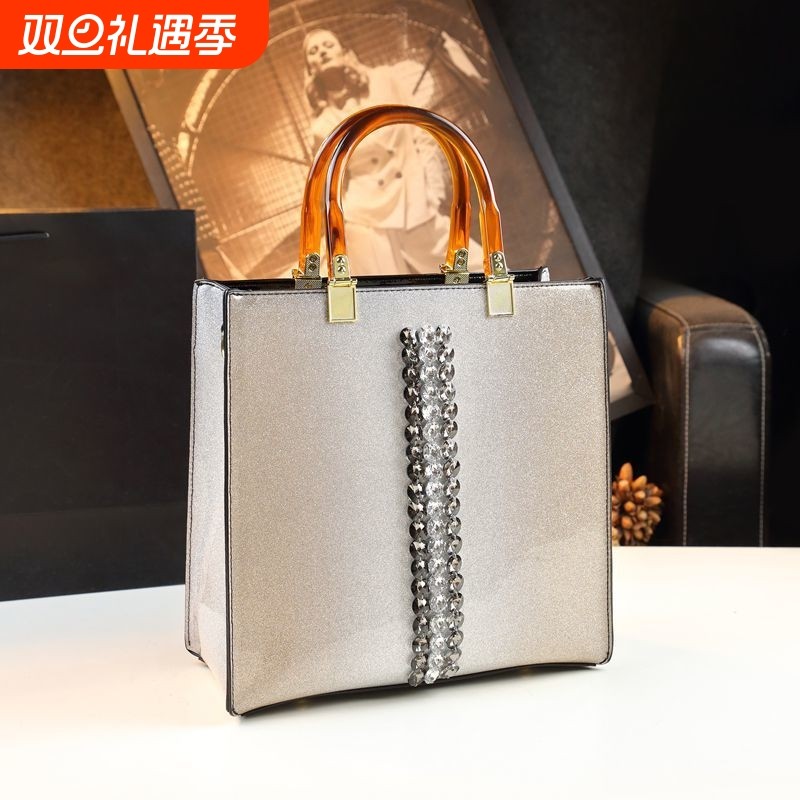 2025新款漆皮绣钻简约大气时尚中年妈妈包包真皮单肩斜挎包优雅