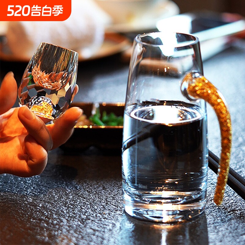 创意金箔白酒杯一口杯家用酒具套装刻度分酒器烈酒杯杯架金箔杯