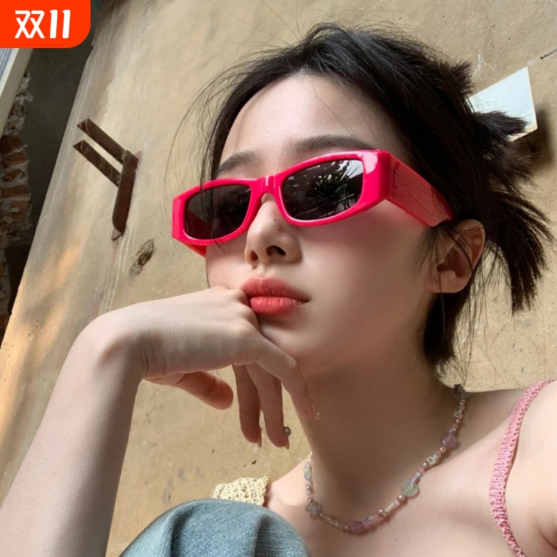 2025新款红色多巴胺墨镜女潮夏日彩色墨镜Y2K方形太阳眼镜高级感