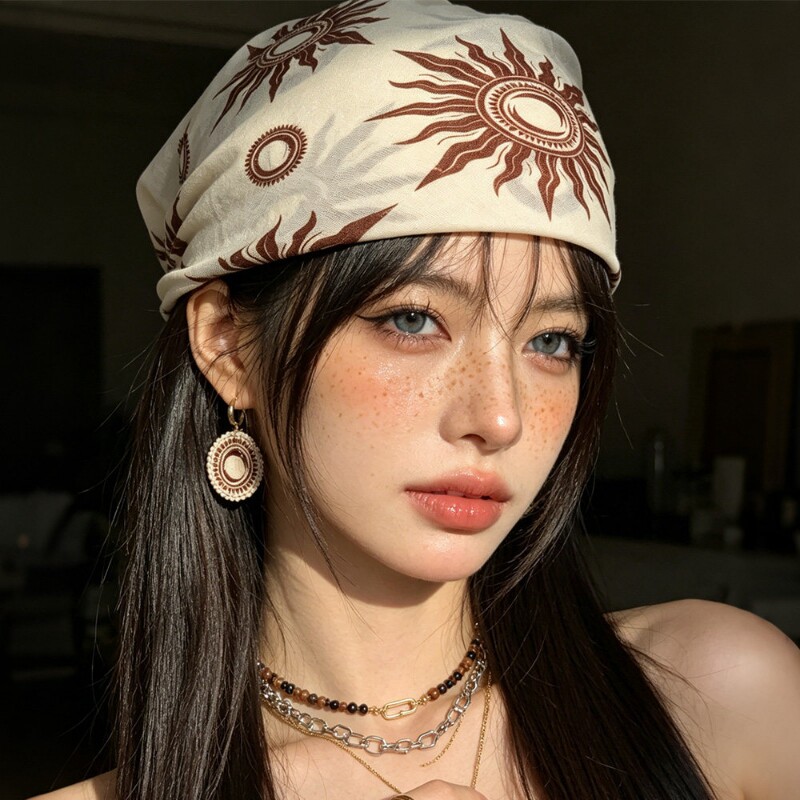 2026新款欧美风太阳花纹小方巾										