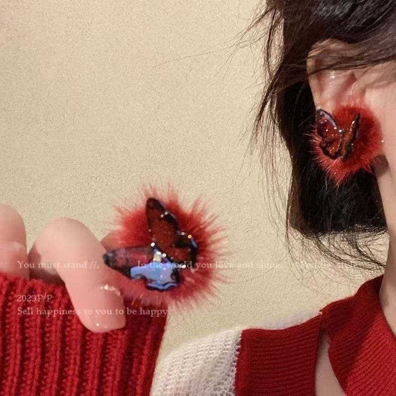 甜美可爱多彩蝴蝶毛绒耳环小众设计感独特耳钉2025新款气质耳饰女