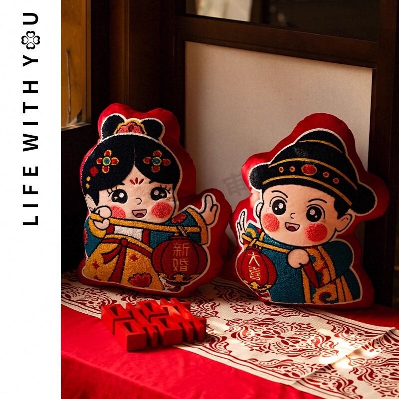 陪嫁压床娃娃一对结婚新款高档红色喜字抱枕新娘礼物婚房婚庆公仔
