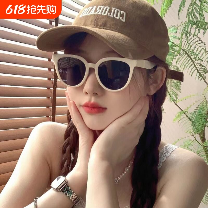 白框墨镜欧美时尚防紫外线太阳眼镜拍照女大脸高级感ins显瘦眼镜
