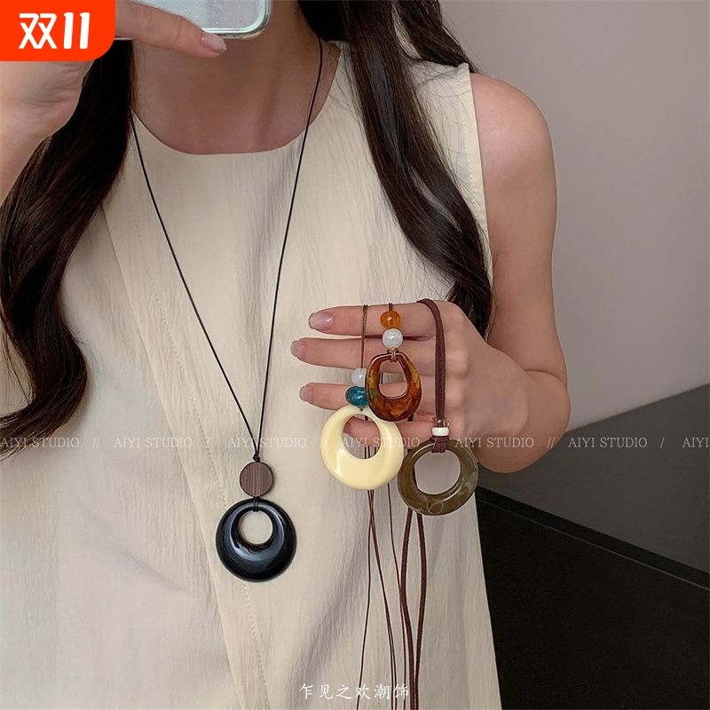 复古几何吊坠项链女款2025新款高级感轻奢小众毛衣链配饰春夏琥珀