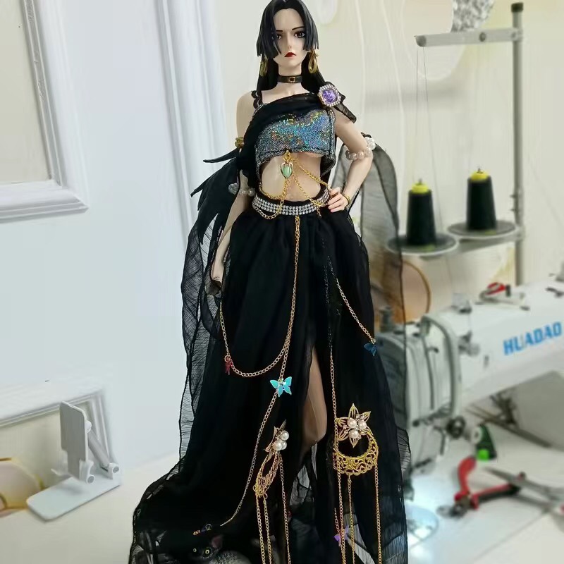 仅衣服新款海贼乌塔女帝50厘米西服西装潮服牌七武海手办衣服