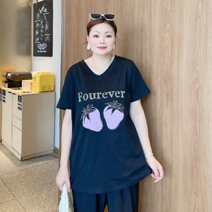 胖mm320斤时尚 2023夏装 洋气草莓印花烫钻T恤DF 女装 甜觅特大码