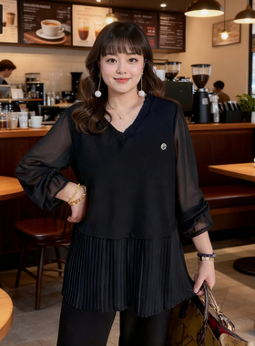 甜觅特大码女装2025秋装胖mm300斤百褶下摆木耳花边中长款V领上衣