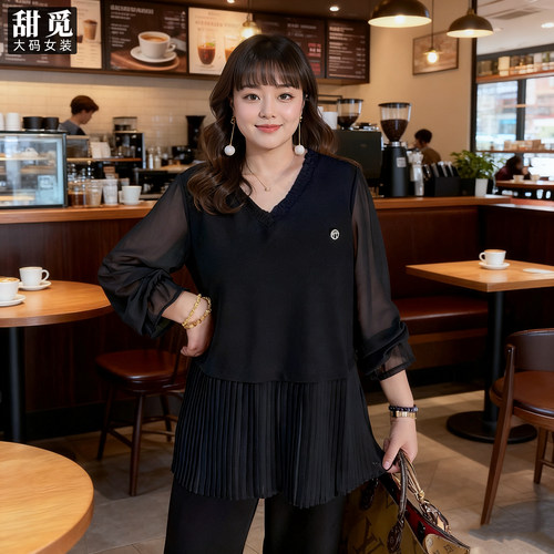 甜觅特大码女装2025秋装胖mm300斤百褶下摆木耳花边中长款V领上衣
