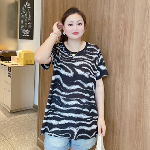 胖mm300斤时尚 甜觅特大码 女装 2023夏装 宽松T恤DF 斑马纹中长款