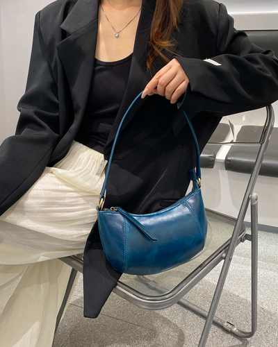 头层油蜡牛皮单肩斜跨小方包女