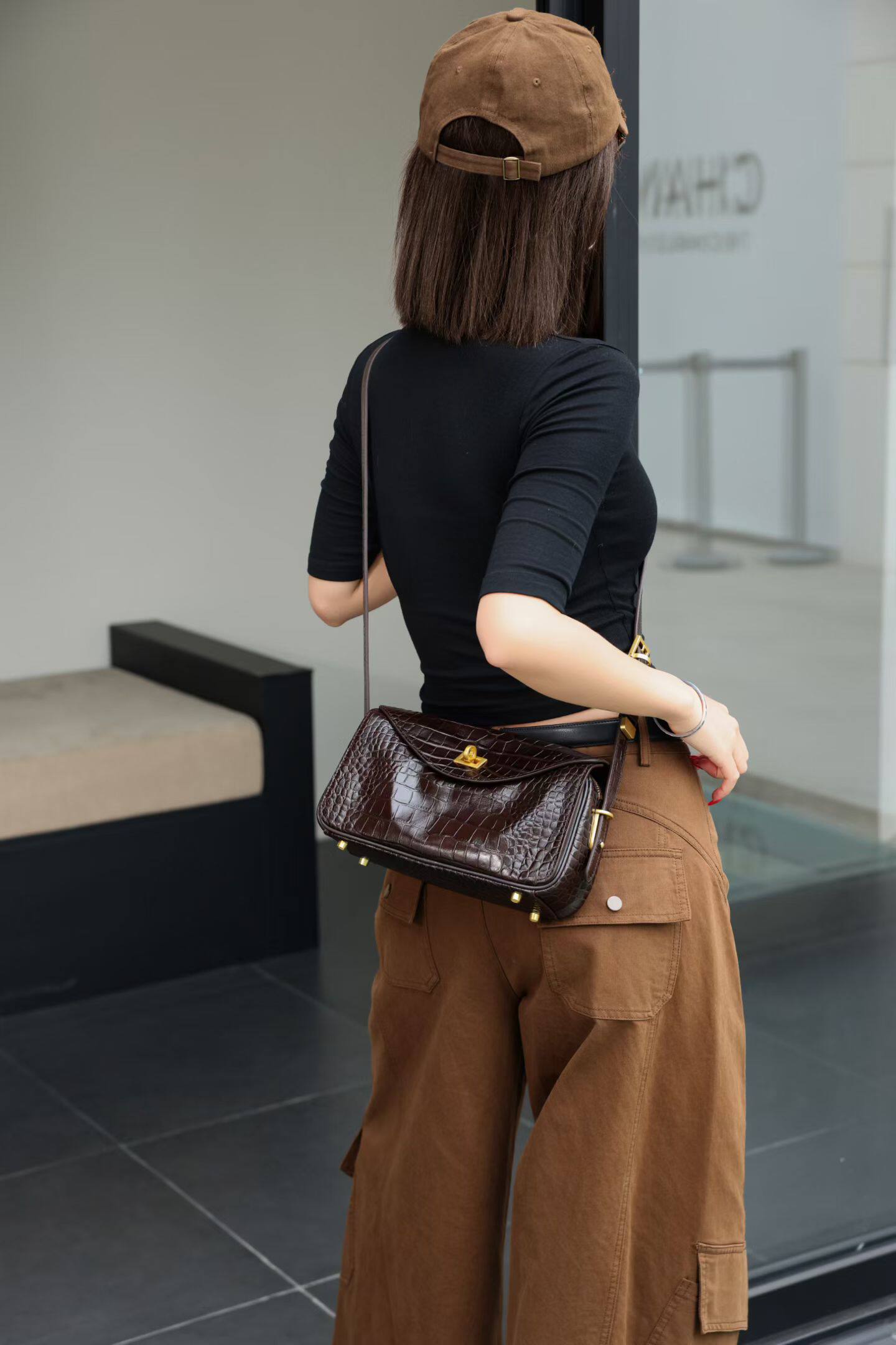 松弛慵懒风~~气质新品真皮女包百搭头层鳄鱼纹牛皮单肩锁扣小方包