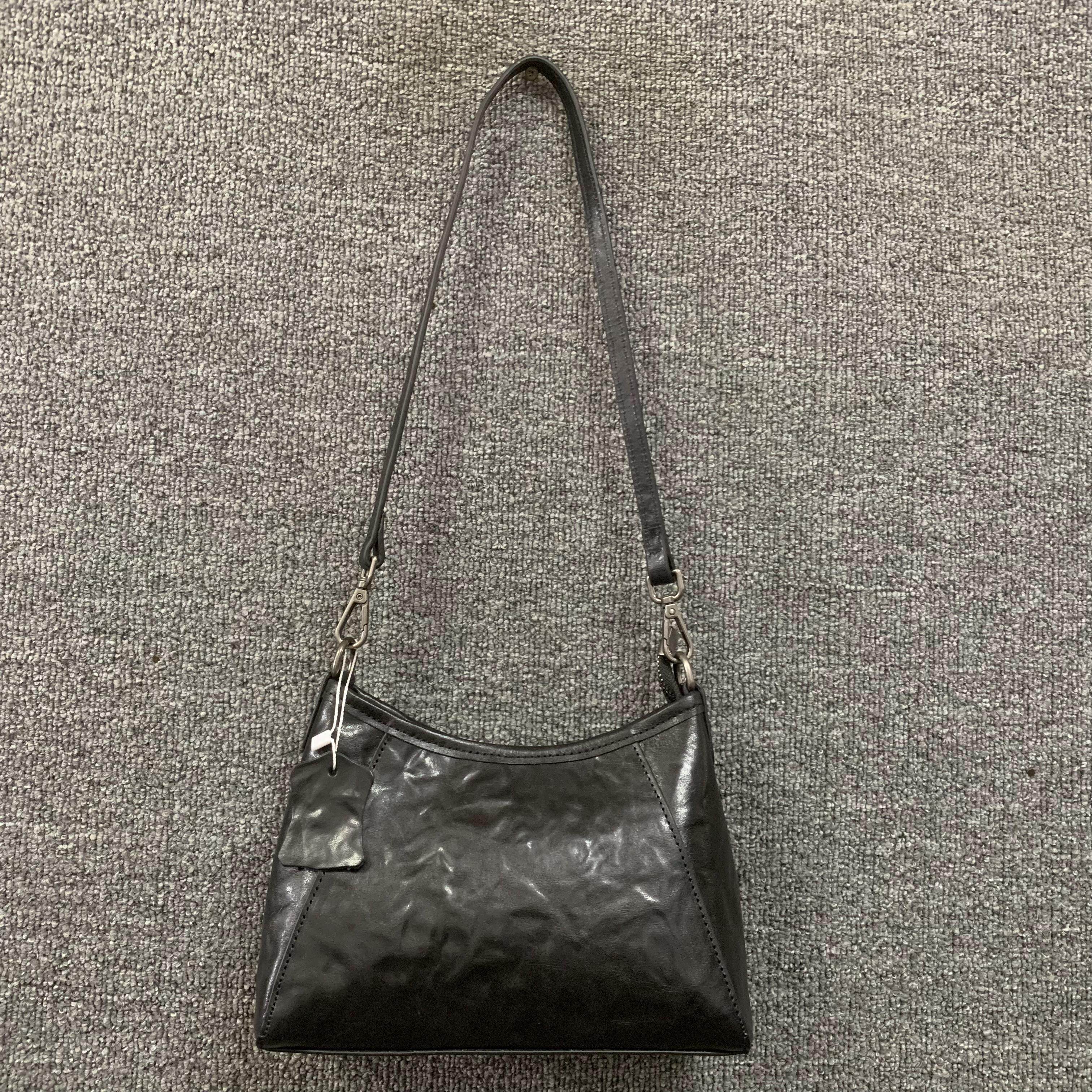 头层手抓纹牛皮单肩斜跨饺子包女