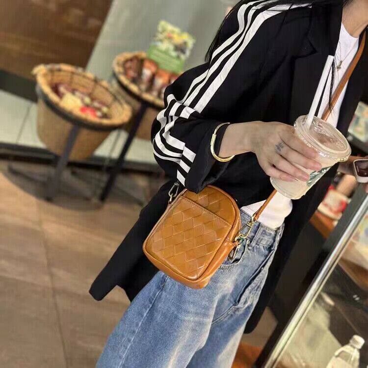 新款真皮女包春夏百搭时尚甜美淑女头层压编织纹牛皮女单肩小手机