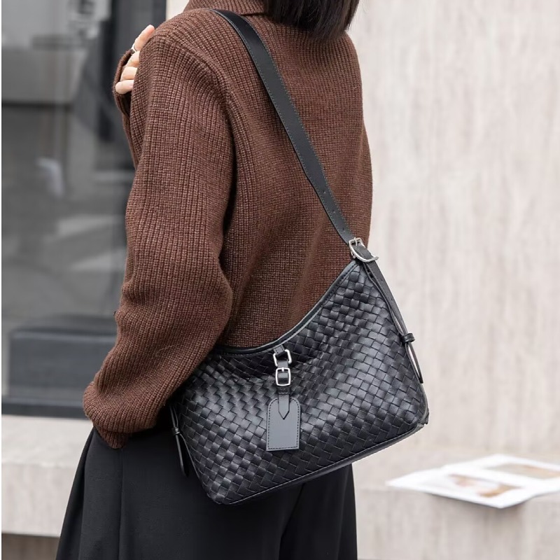 秋冬新品真皮女包小众韩版百搭羊皮手工编织女单肩简约复古小方包