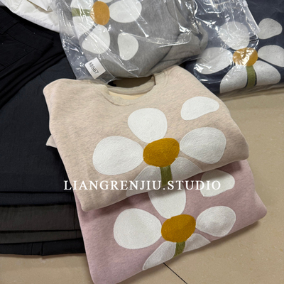 圆领花朵刺绣百搭卫衣