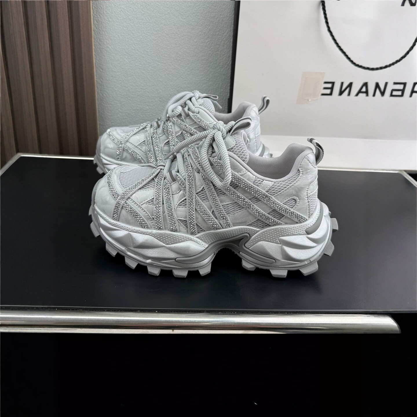 厚底轻便防滑老爹鞋女2026新款春款女款鞋子女爆款软底不累脚百搭