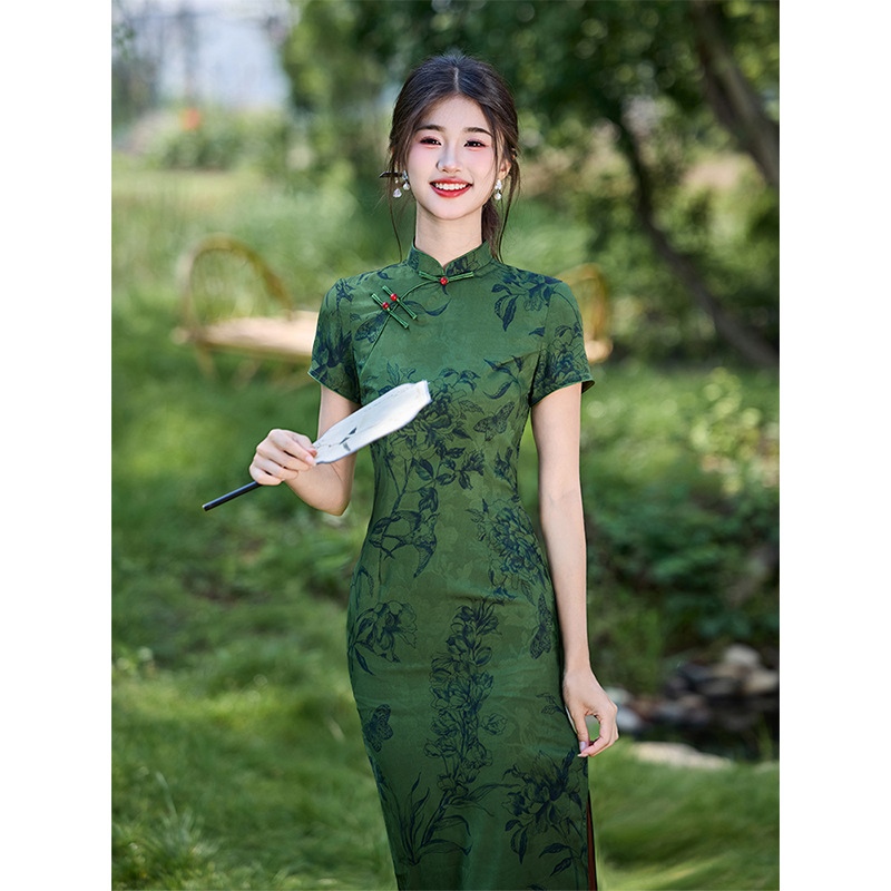 绿色旗袍2025年新款年轻款气质中国风复古改良新中式连衣裙女