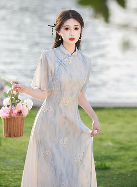 清新淡雅奥黛旗袍2025新款夏季淡蓝色改良年轻款女新中式连衣裙