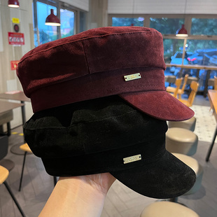 红色帽子女款2025新款秋冬季时尚百搭麂皮绒平顶帽户外休闲鸭舌帽
