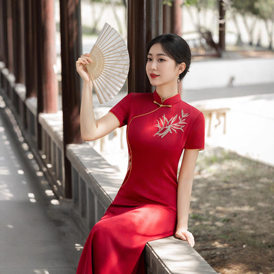 秋冬新中式红色立领重工绣花旗袍