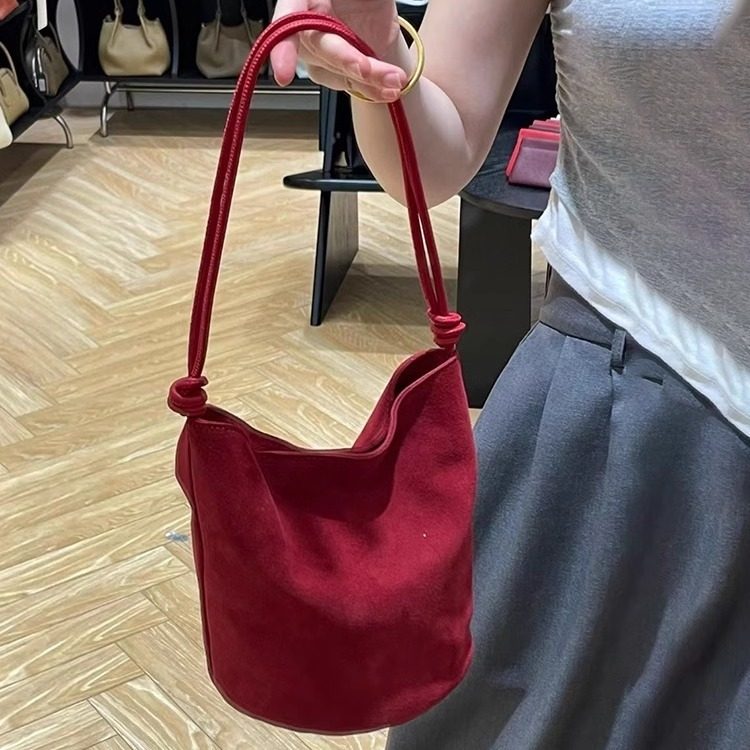 大容量磨砂牛皮水桶包包女2024新小众腋下包麂皮绒斜挎包小托特包,箱包皮具/热销女包/男包,水桶包,淘宝优惠券,粉丝福利购,淘宝优惠卷