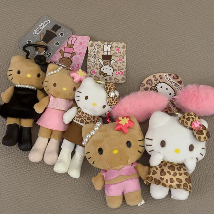 【国内现货】日本NIC豹纹黑皮珍珠长腿hello Kitty毛绒玩偶包挂件