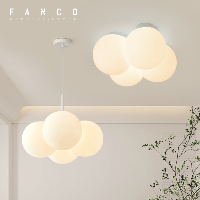 奶油风泡泡气球奶白吸顶灯可爱儿童房灯北欧现代简约房间卧室吊灯