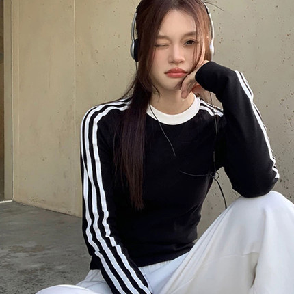 品牌2025新款三条杠黑色正肩t恤条纹打底修身显瘦辣妹上衣长袖女