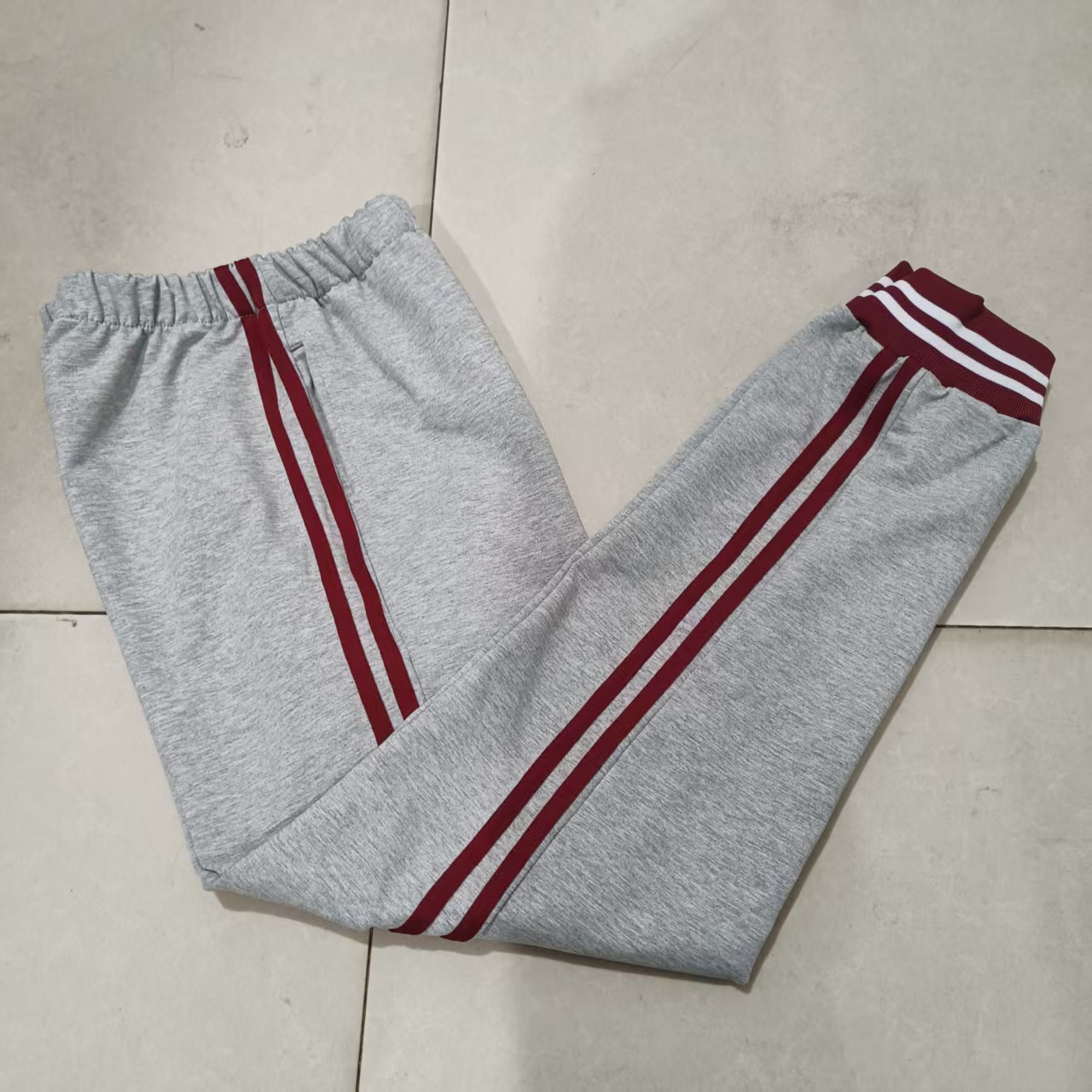 纯棉中小学生男女校服长裤浅灰色酒红条两道杠条纹束口休闲运动裤