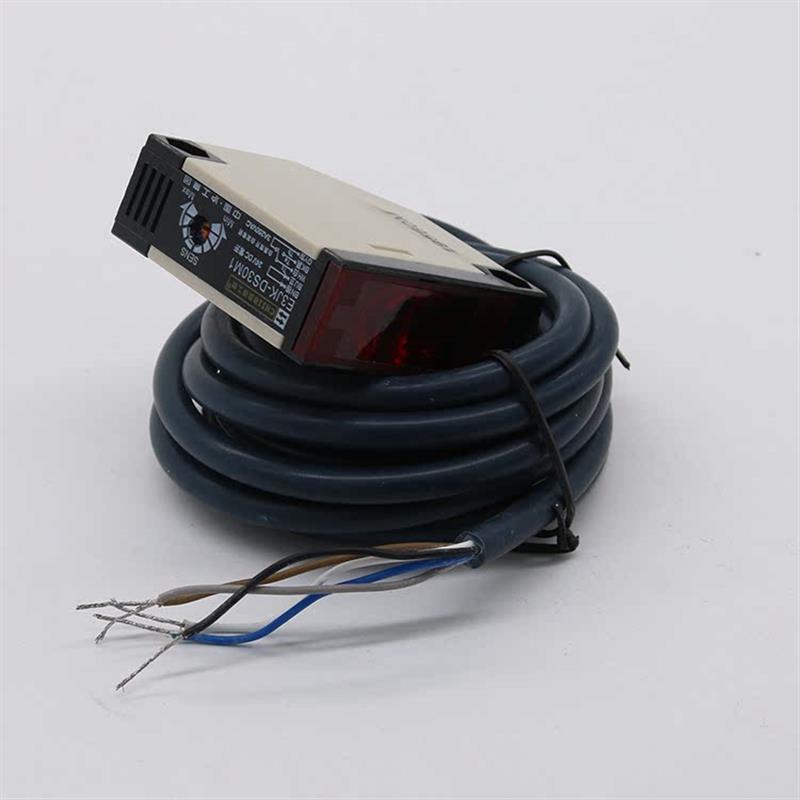 沪工集团 光电开关E3JK-DS30M1漫反射交直流5线一开一闭220V