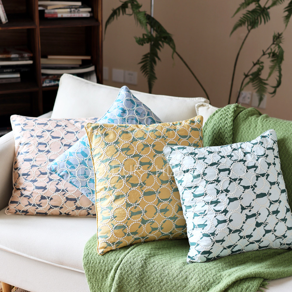 重工双面抱枕棉麻沙发客厅日式靠枕经典跑兔铃鼓刺绣拉链可拆腰枕