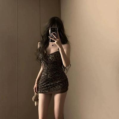 2025新款豹纹吊带连衣裙女