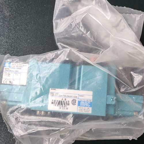处理一个美国MAC电磁阀82A-DC-000-TM-DAAP