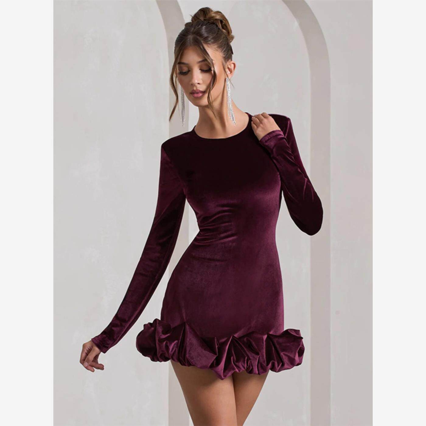 Slim fit hip hugging short skirt丝绒圆领立体下摆长袖包臀短裙