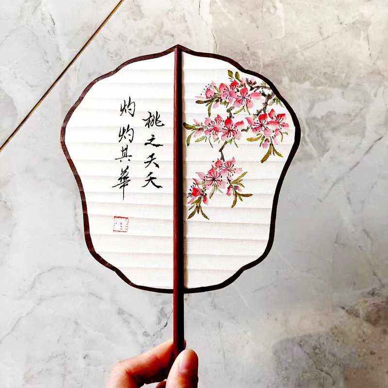 新款直销新款古典宫廷洒金宣纸团扇红榉木扇柄小扇子汉服装饰道具,家居饰品,工艺扇/团扇/喜扇/折扇,淘宝优惠券,粉丝福利购,淘宝优惠卷