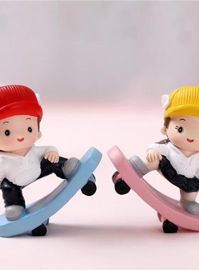 新款直销滑板车车载摆件创意可爱家居汽车树脂工艺品家居蛋糕烘焙