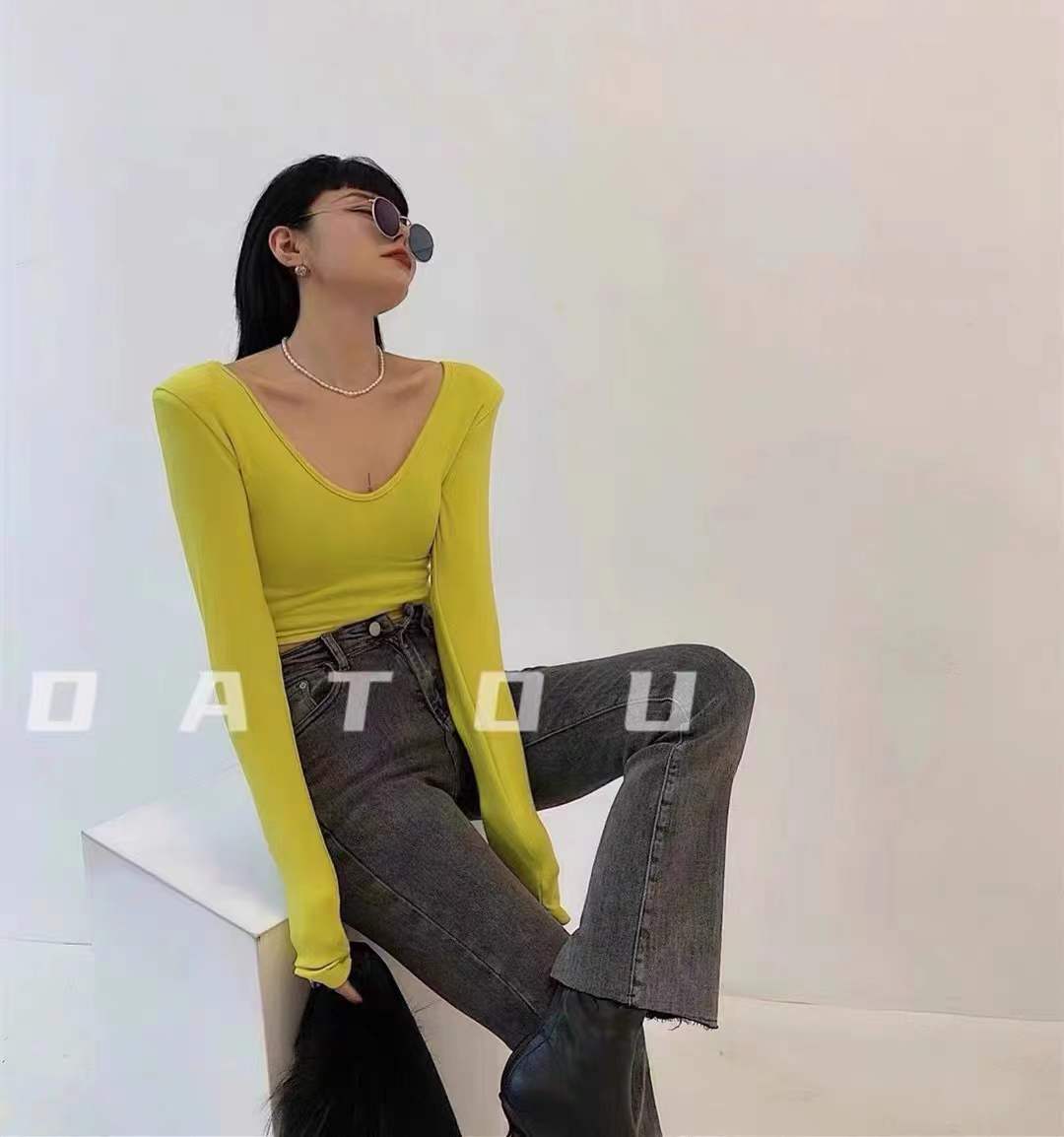 早春新款～基础低胸深V领垫肩上衣女修身短款打底衫长袖T恤2022潮