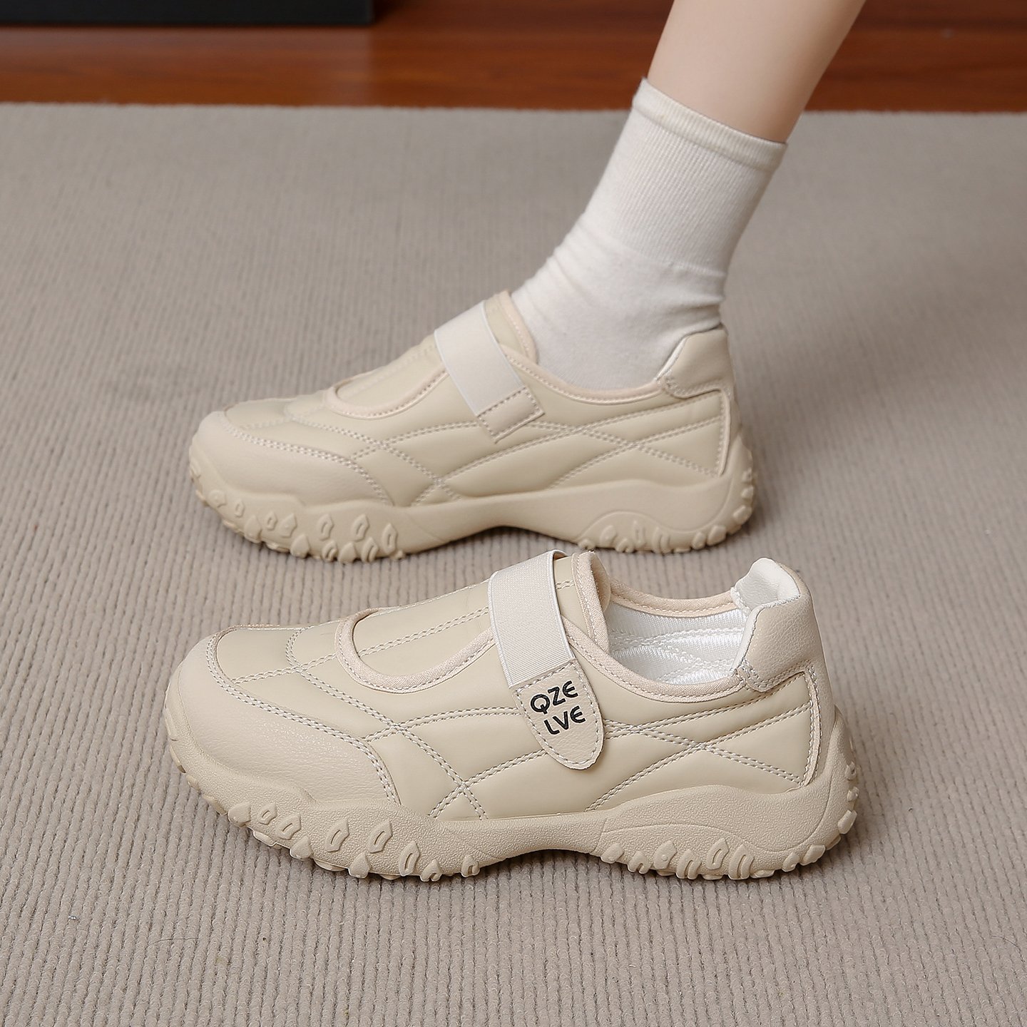 一脚蹬小白鞋女平底久站不累宽松浮肿孕妇鞋百搭运动鞋休闲单鞋子